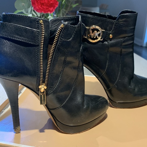 Black Michael Kors Wyatt Booties size 7 - Picture 3 of 4